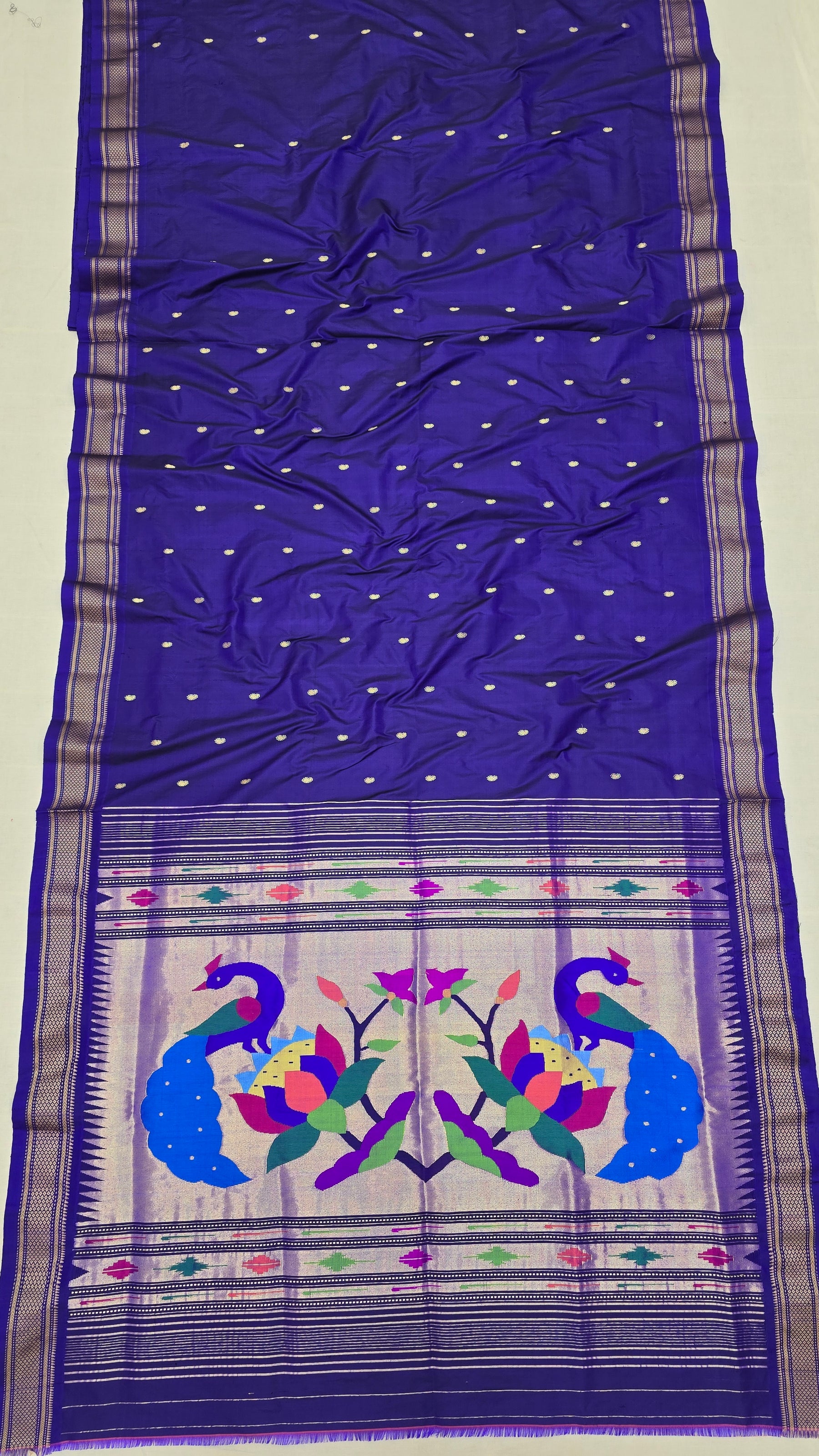 Dark Fancy Lotus Pallu